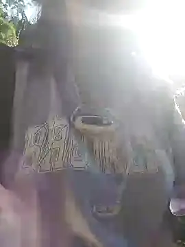 Snapshot of Danna-linyi chatting on 25, 12, 2024 Danna-linyi online show from 25, 12, 2024