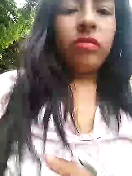 Snapshot of Danna-linyi chatting on 5, 1, 2025 Danna-linyi online show from 5, 1, 2025