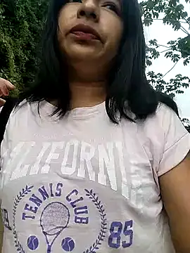 Snapshot of Danna-linyi chatting on 5, 3, 2025 Danna-linyi online show from 5, 3, 2025