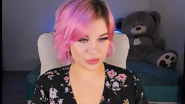 Snapshot of evaharve chatting on 11, 12, 2024 evaharve online show from 11, 12, 2024