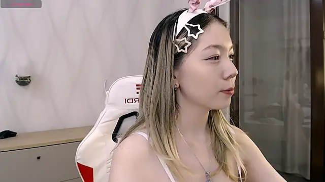 Snapshot of Babby_Rabbit chatting on 16, 10, 2025 Babby Rabbit online show from 16, 10, 2025