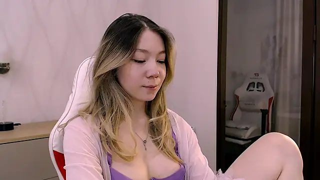 Snapshot of Babby_Rabbit chatting on 11, 11, 2025 Babby Rabbit online show from 11, 11, 2025