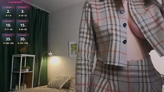 ElvaHilby online show from 16, 2, 2025