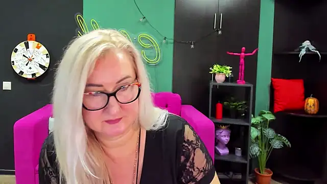 Snapshot of ChristyBrooks chatting on 3, 1, 2025 ChristyBrooks online show from 3, 1, 2025