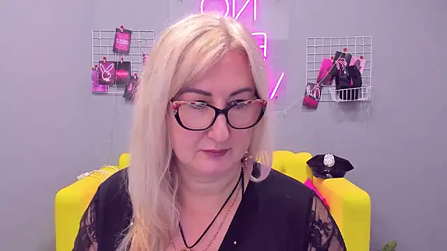 Snapshot of ChristyBrooks chatting on 8, 1, 2025 ChristyBrooks online show from 8, 1, 2025