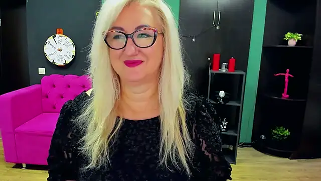 Snapshot of ChristyBrooks chatting on 11, 10, 2025 ChristyBrooks online show from 11, 10, 2025