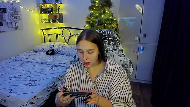 LinaTruly online show from 4, 12, 2025