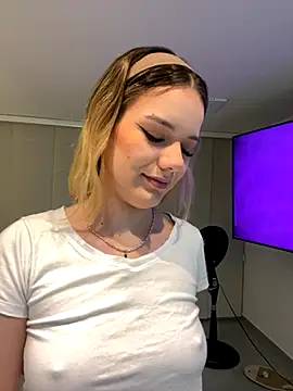 Snapshot of NicoleCut chatting on 5, 11, 2025 NicoleCut online show from 5, 11, 2025