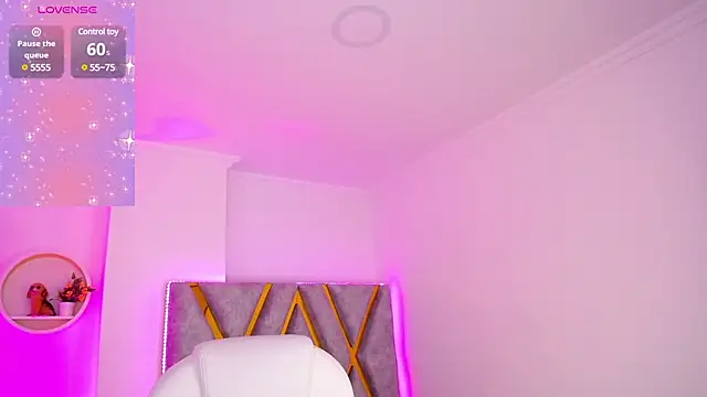 Snapshot of Aurora_Brownn chatting on 1, 2, 2025 Aurora Brownn online show from 1, 2, 2025