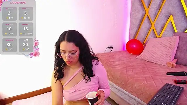 Snapshot of Aurora_Brownn chatting on 24, 2, 2025 Aurora Brownn online show from 24, 2, 2025