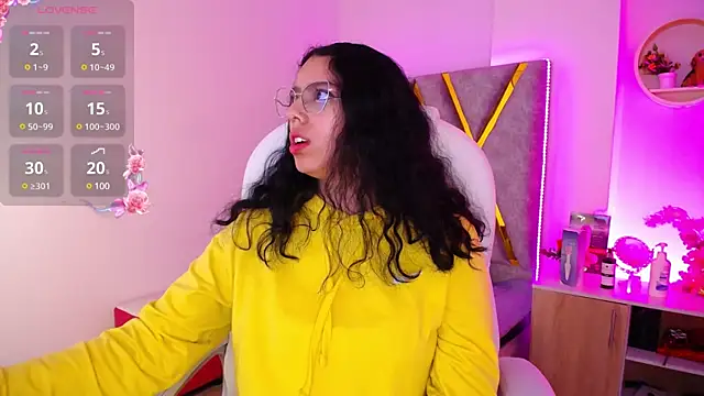 Snapshot of Aurora_Brownn chatting on 1, 3, 2025 Aurora Brownn online show from 1, 3, 2025