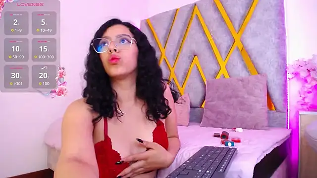 Snapshot of Aurora_Brownn chatting on 6, 3, 2025 Aurora Brownn online show from 6, 3, 2025