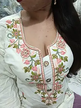 Snapshot of Haniya-143 chatting on 25, 6, 2026 Haniya-143 online show from 25, 6, 2026