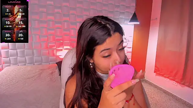 Snapshot of Ariana_Pierce chatting on 2, 10, 2025 Ariana Pierce online show from 2, 10, 2025