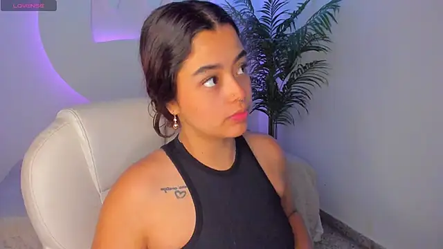 Snapshot of Ariana_Pierce chatting on 23, 10, 2025 Ariana Pierce online show from 23, 10, 2025