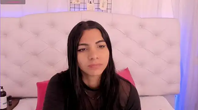 Snapshot of anchela-garcia1 chatting on 8, 1, 2025 anchela-garcia1 online show from 8, 1, 2025