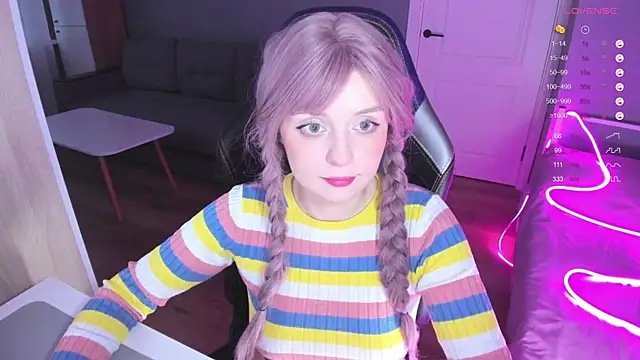 Snapshot of Amy_honey_angel chatting on 1, 12, 2025 Amy honey angel online show from 1, 12, 2025