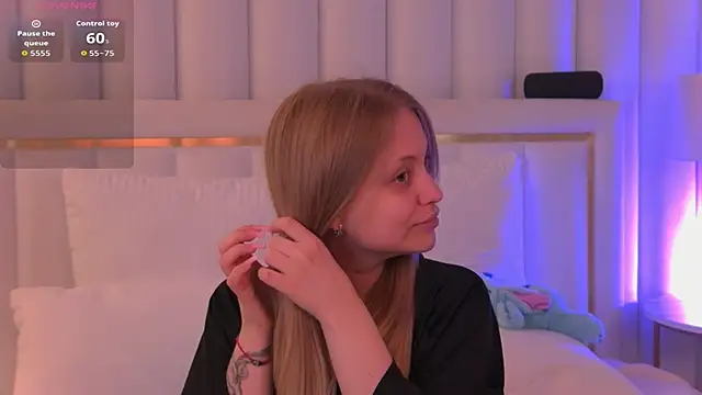 Snapshot of DorisHell chatting on 12, 9, 2025 DorisHell online show from 12, 9, 2025