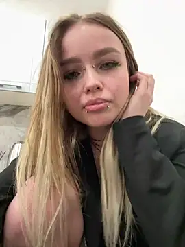 Snapshot of emo_couple chatting on 13, 12, 2024 emo couple online show from 13, 12, 2024