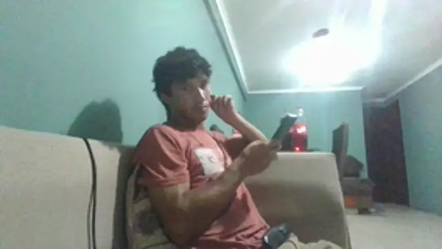 Snapshot of xxx-999 chatting on 4, 12, 2025 xxx-999 online show from 4, 12, 2025