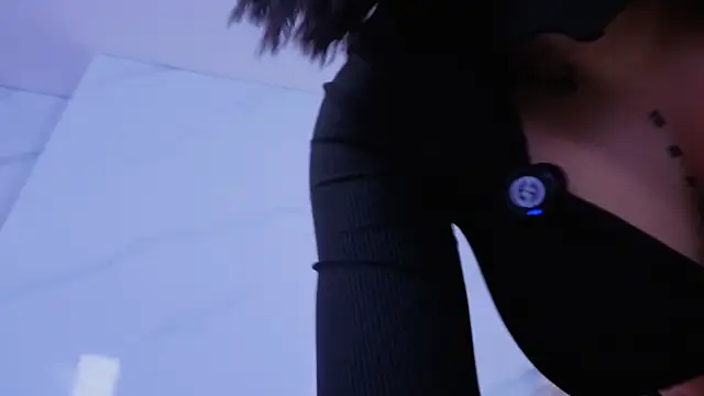 Chlooee   online show from 25, 11, 2025