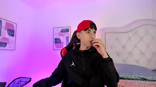 Snapshot of sett_and_gwen chatting on 2, 1, 2025 sett and gwen online show from 2, 1, 2025