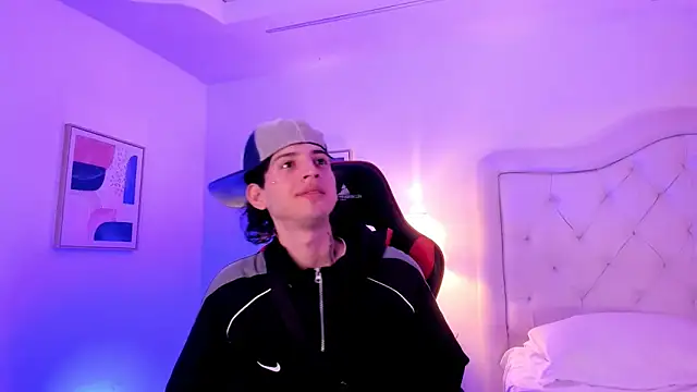 Snapshot of sett_and_gwen chatting on 3, 3, 2025 sett and gwen online show from 3, 3, 2025