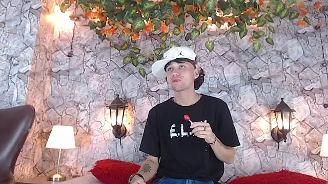 Snapshot of Samuel_Hilton chatting on 13, 12, 2024 Samuel Hilton online show from 13, 12, 2024