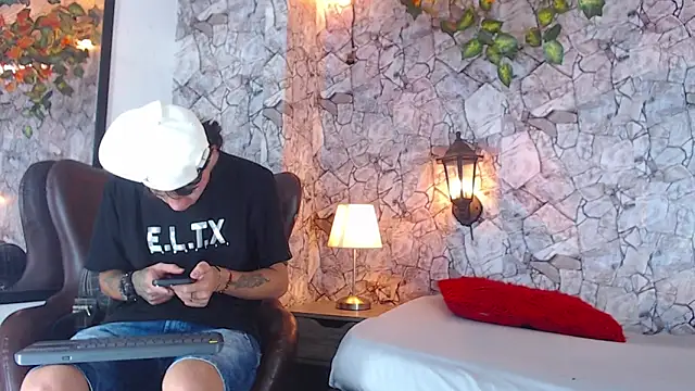 Snapshot of Samuel_Hilton chatting on 13, 12, 2024 Samuel Hilton online show from 13, 12, 2024