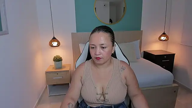 Snapshot of linda_rios_ chatting on 2, 1, 2025 linda rios online show from 2, 1, 2025
