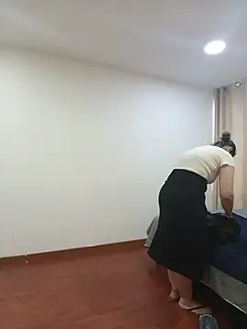 sasi luna online show from 15, 4, 2026