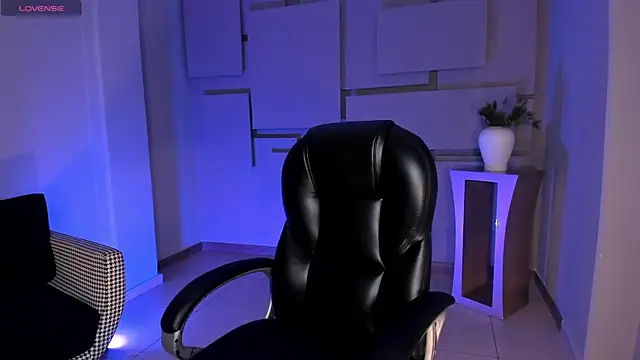 Snapshot of MiaFarrell_ chatting on 4, 11, 2025 MiaFarrell online show from 4, 11, 2025