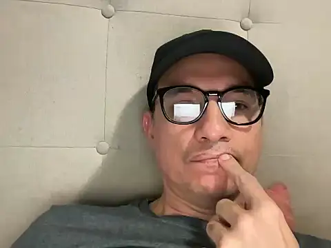 Snapshot of alex_ruiz85 chatting on 2, 12, 2025 alex ruiz85 online show from 2, 12, 2025