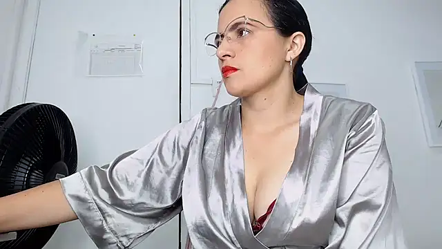 Snapshot of africa_holmes chatting on 2, 2, 2025 africa holmes online show from 2, 2, 2025