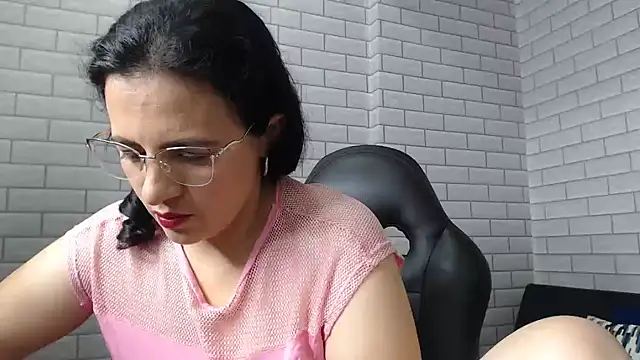 Snapshot of africa_holmes chatting on 4, 3, 2025 africa holmes online show from 4, 3, 2025