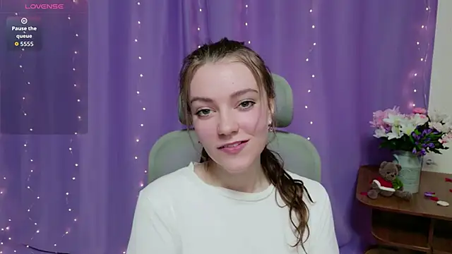 Snapshot of Lana__Cute_ chatting on 24, 4, 2026 Lana Cute online show from 24, 4, 2026