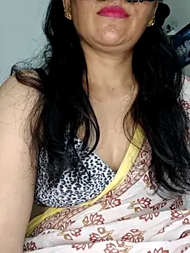 Snapshot of sexy_bhabhi69 chatting on 18, 4, 2026 sexy bhabhi69 online show from 18, 4, 2026