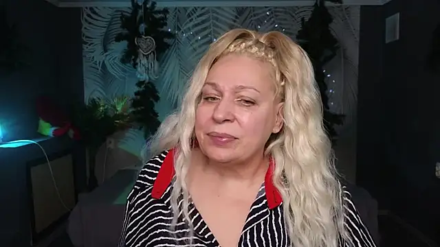 Snapshot of Penelope_Pinky chatting on 5, 1, 2025 Penelope Pinky online show from 5, 1, 2025