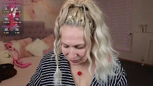 Snapshot of Penelope_Pinky chatting on 3, 2, 2025 Penelope Pinky online show from 3, 2, 2025