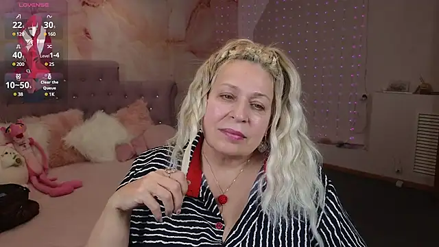 Snapshot of Penelope_Pinky chatting on 3, 2, 2025 Penelope Pinky online show from 3, 2, 2025