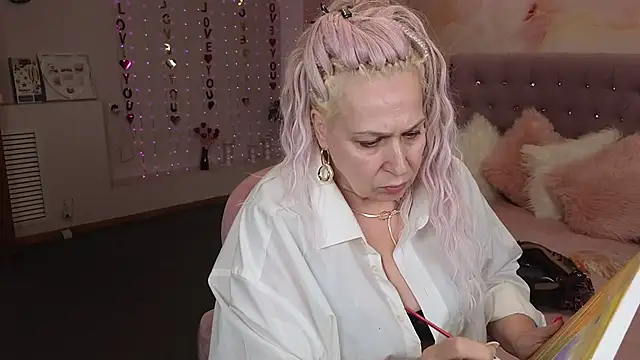 Snapshot of Penelope_Pinky chatting on 2, 3, 2025 Penelope Pinky online show from 2, 3, 2025