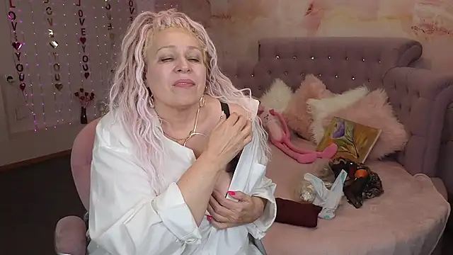 Snapshot of Penelope_Pinky chatting on 2, 3, 2025 Penelope Pinky online show from 2, 3, 2025