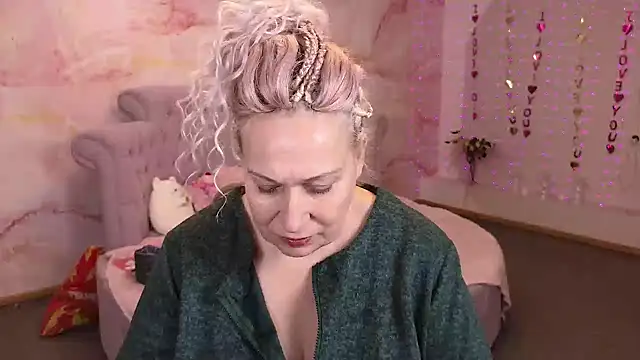 Snapshot of Penelope_Pinky chatting on 8, 10, 2025 Penelope Pinky online show from 8, 10, 2025