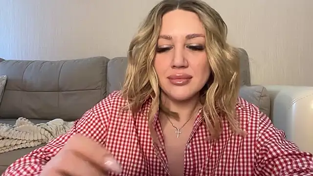 Snapshot of VickyLove047 chatting on 3, 10, 2025 VickyLove047 online show from 3, 10, 2025