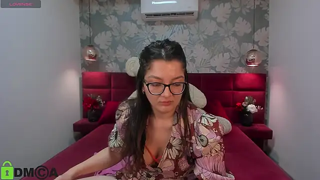 Snapshot of ZarifaBev chatting on 11, 1, 2025 ZarifaBev online show from 11, 1, 2025