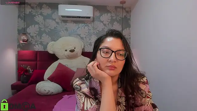 Snapshot of ZarifaBev chatting on 11, 1, 2025 ZarifaBev online show from 11, 1, 2025