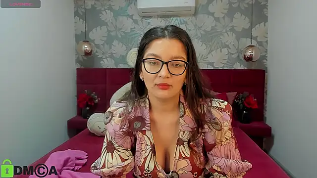 Snapshot of ZarifaBev chatting on 28, 1, 2025 ZarifaBev online show from 28, 1, 2025