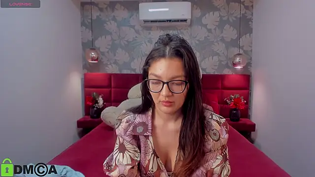 Snapshot of ZarifaBev chatting on 21, 2, 2025 ZarifaBev online show from 21, 2, 2025