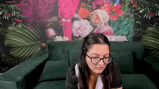 Snapshot of ZarifaBev chatting on 13, 9, 2025 ZarifaBev online show from 13, 9, 2025