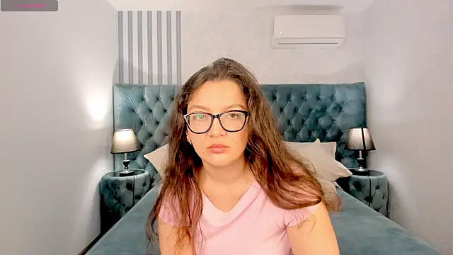 Snapshot of ZarifaBev chatting on 27, 9, 2025 ZarifaBev online show from 27, 9, 2025